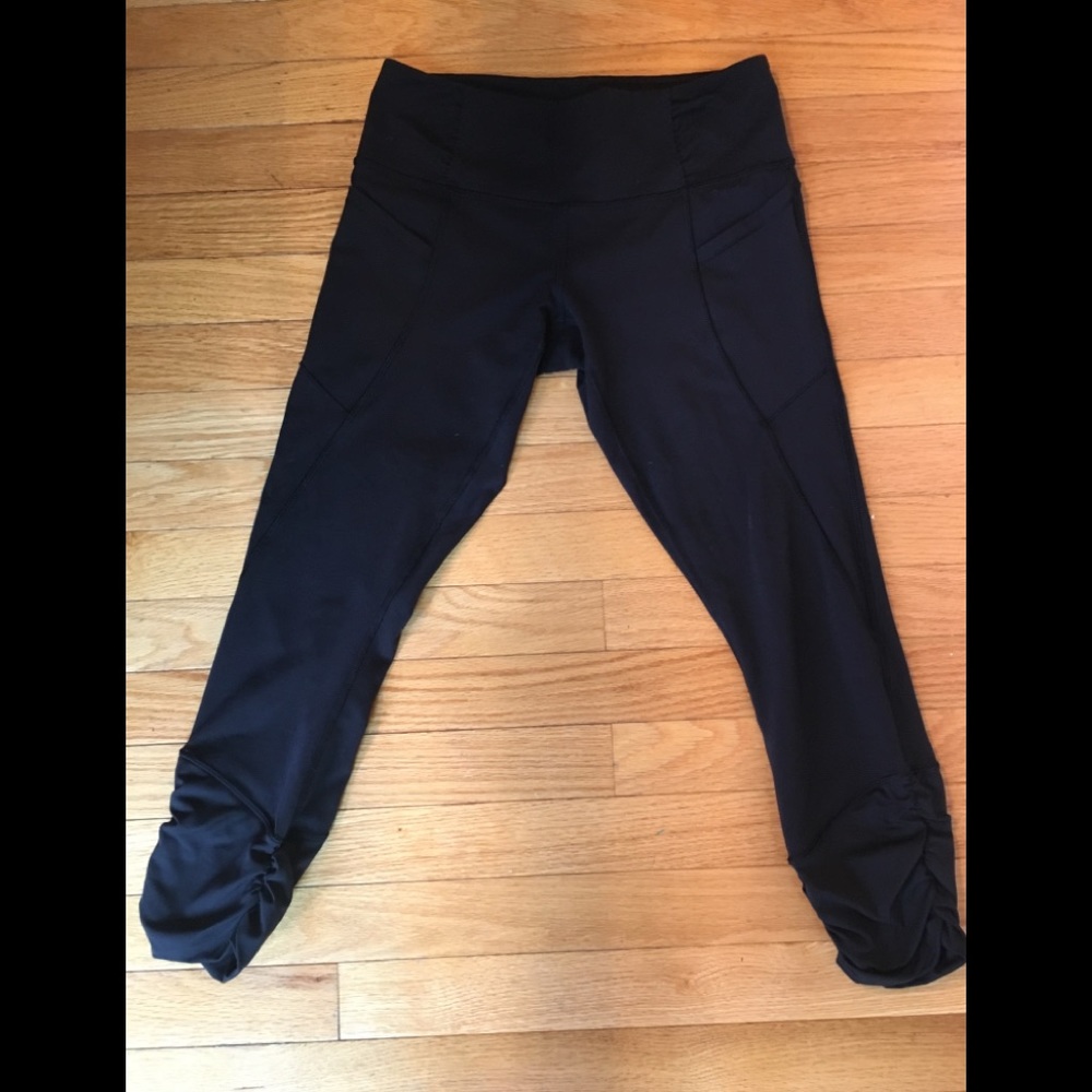 Lululemon ruched capri leggings sz6